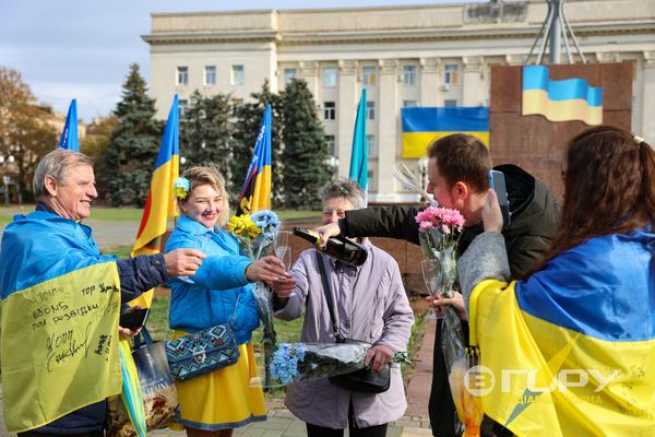 Як херсонці відсвятували річницю з Дня визволення Херсона