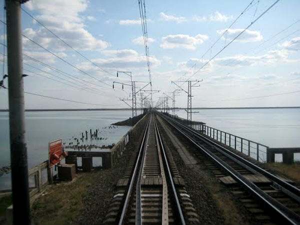 Железнодорожный мост через Сиваш в наше время.  