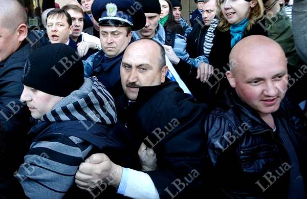 Милицейские провокаторы Киева в штатском 