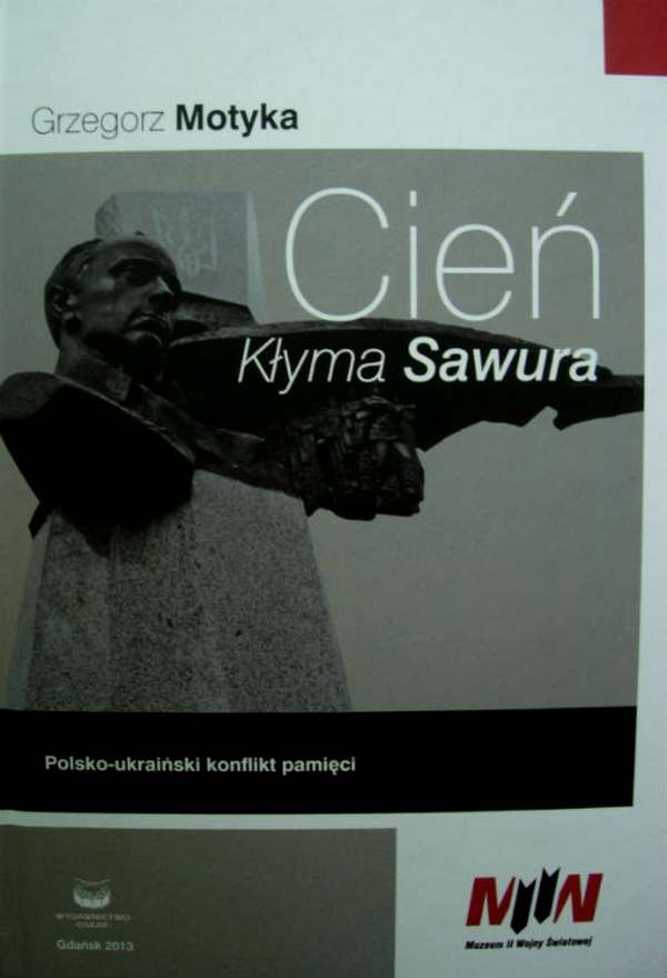 Обложка книги Гжегожа Мотыги «Тень Клима Савура. Польско-украинский конфликт памяти»